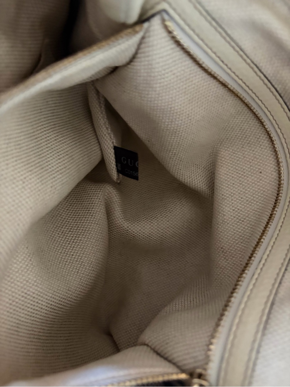 Gucci Cream Leather Shoulder Bag with Gold Chain Straps - Picture 6 of 10